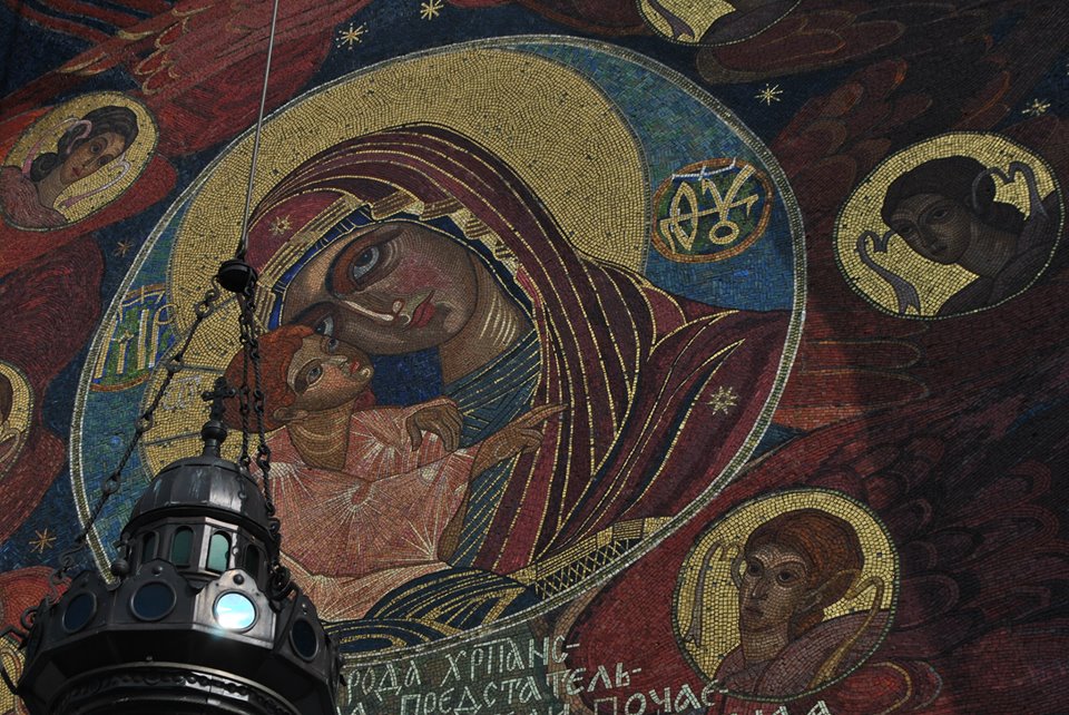 Мозаичная роспись над центральным входом Троицкого собора